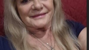 Sexy GILF Linda Kennedy